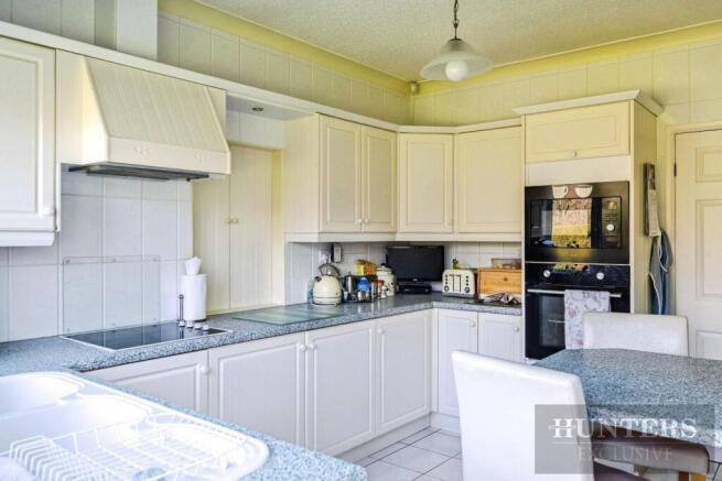 4 bed Detached for sale Image 8