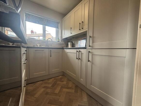 2 bed Apartment for sale Image 6