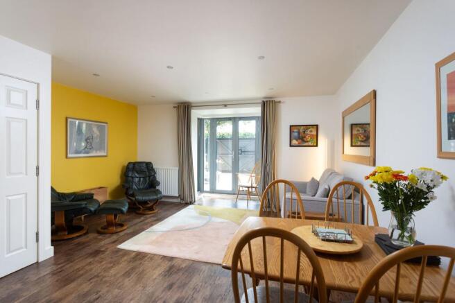 4 bed Town House for sale Image 4
