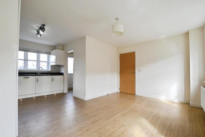 4 bed Detached for sale Image 9