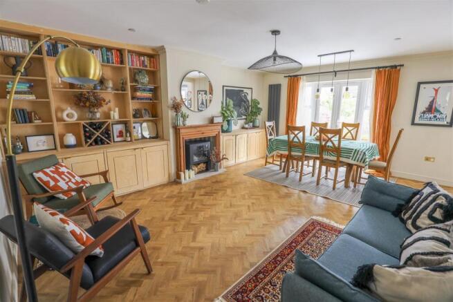 4 Cae Pella, Cowbridge, Vale of Glamorgan, CF71 7FN photo 2