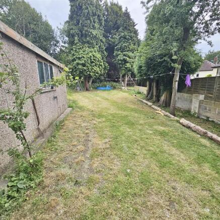 5 bed House for sale Image 10