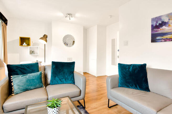 4 bed House to rent Image 10