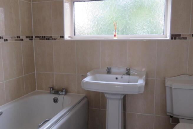 BATHROOM.JPG