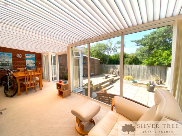 2 bed Semi-Detached Bungalow for sale Image 11