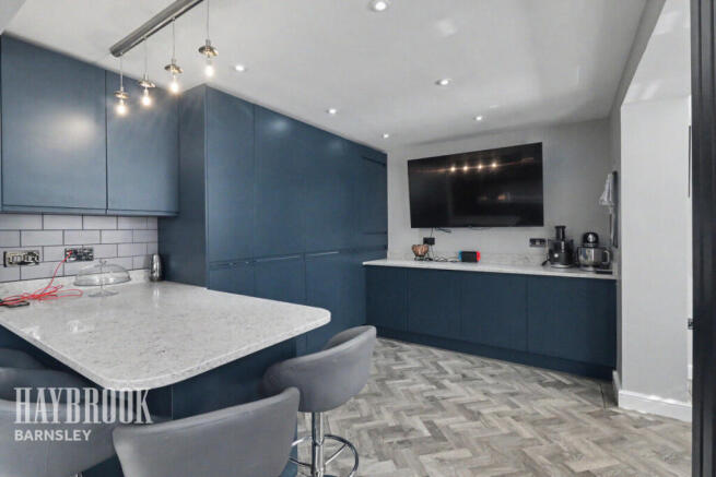 4 bed Detached for sale Image 11