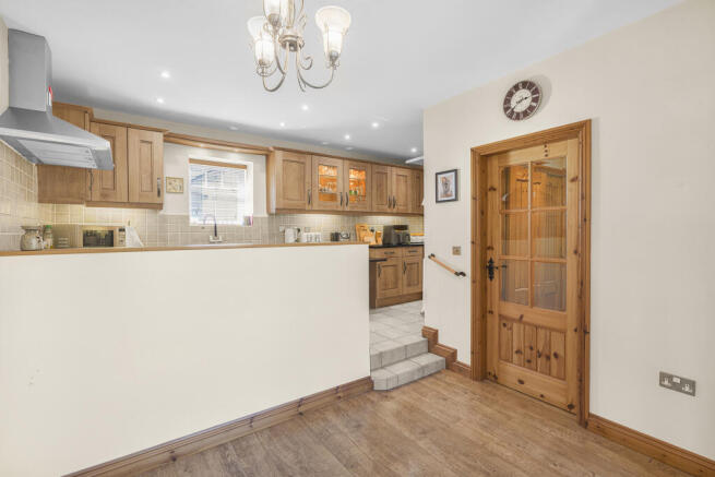 3 bed Semi-Detached for sale Image 6