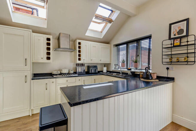 3 bed Semi-Detached for sale Image 5