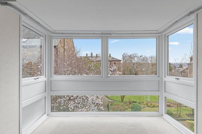 2 bed Flat for sale Image 5