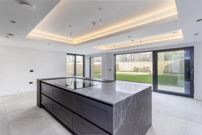4 bed Detached for sale Image 7