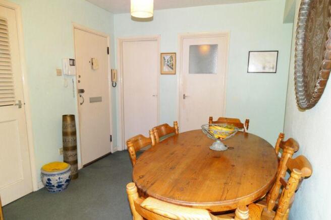 ENTRANCE / DINING HA