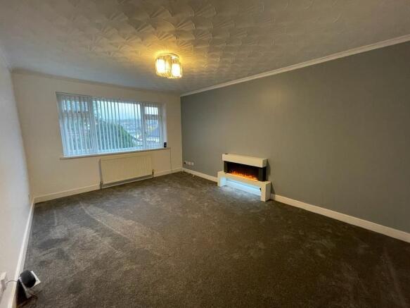 2 bed Semi-Detached Bungalow to rent Image 4