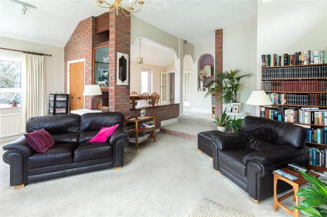Lounge/Dining Area