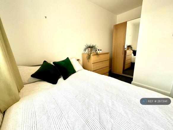 1 bed House Share to rent Image 9