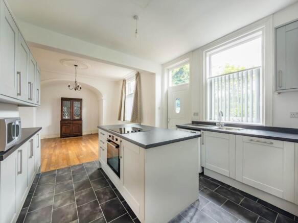 5 bed Semi-Detached for sale Image 4