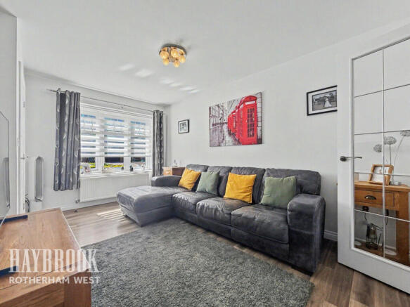 4 bed Detached for sale Image 4