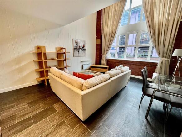 Lounge 4.jpg