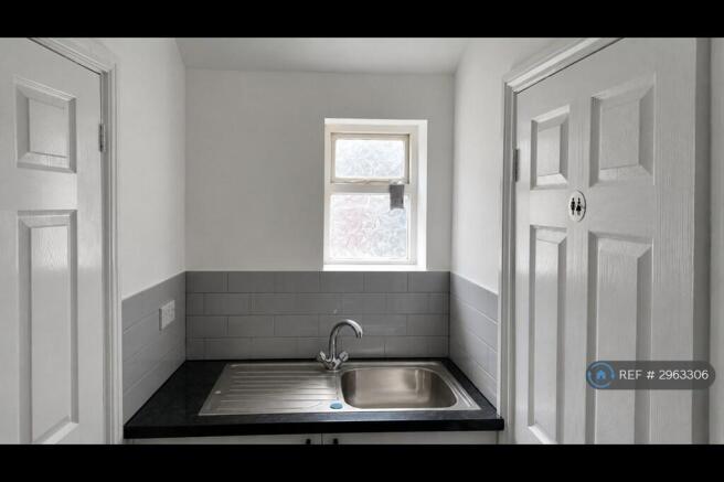 5 bed Flat to rent Image 8