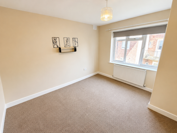 2 bed Flat for sale Image 7