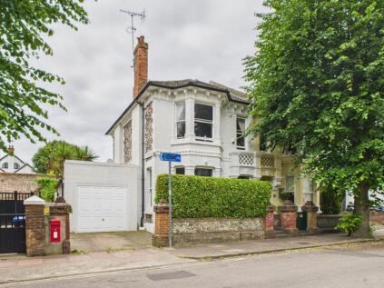 Cambridge Road, Worthing, BN11 1XD