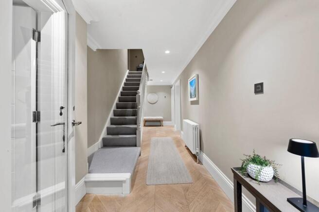 6 bed Detached for sale Image 8