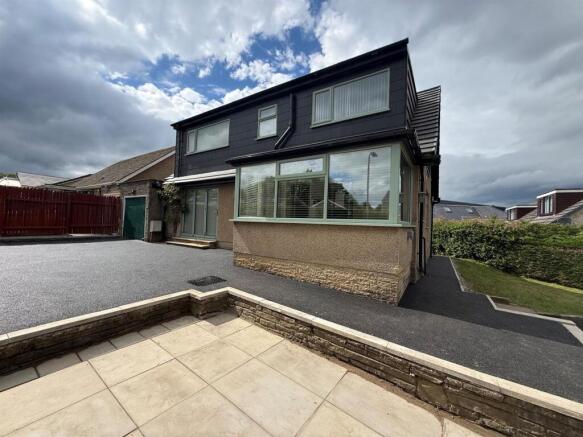 5 bed Link Detached House for sale Image 2