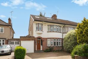 4, Trevone Gardens, Pinner HA5 5LW