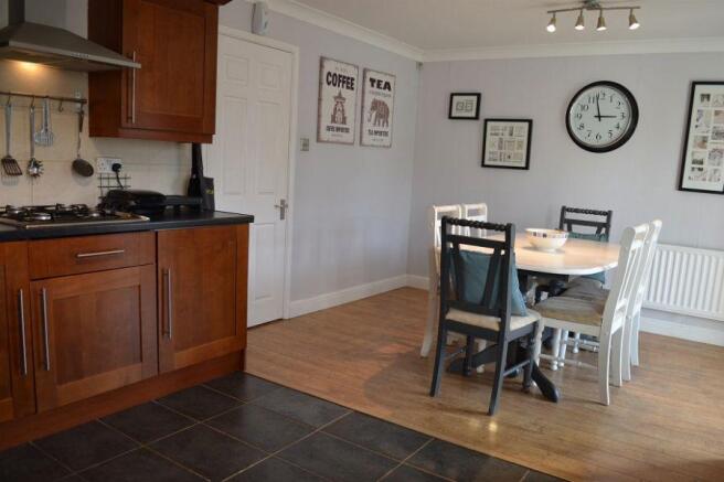 KITCHEN DINER 3