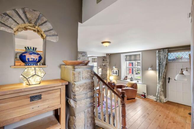 4 bed Semi-Detached for sale Image 9