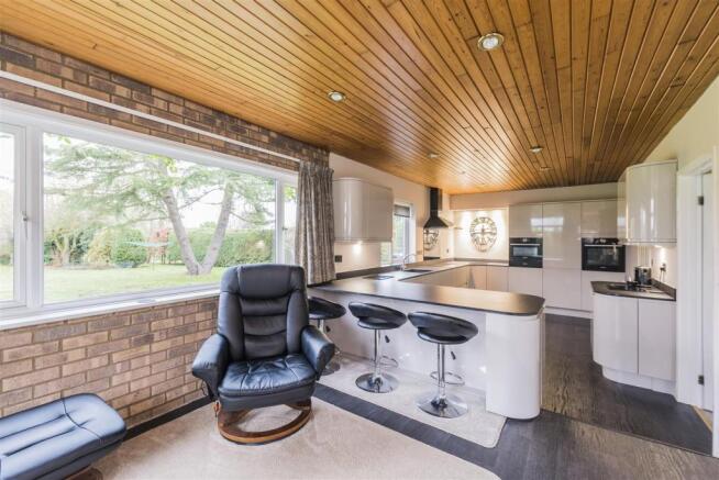 KITCHEN BREAKFAST FAMILY ROOM
