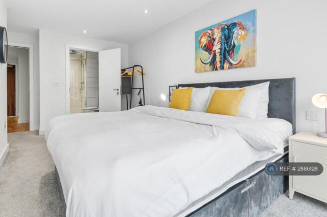2 bed Flat to rent Image 11