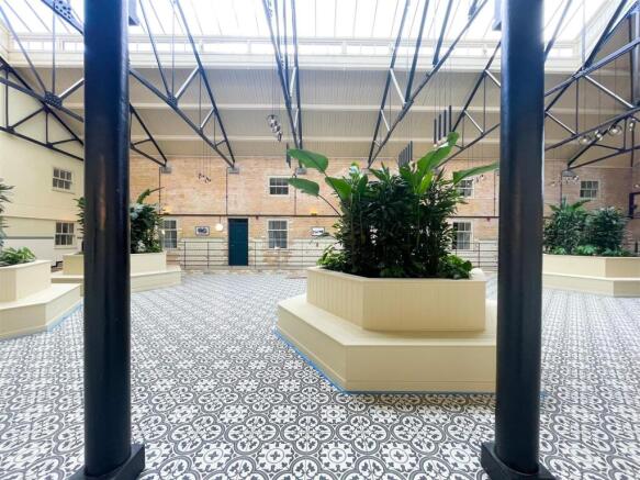 GRAND COMMUNAL ENTRANCE & HISTORIC HUB