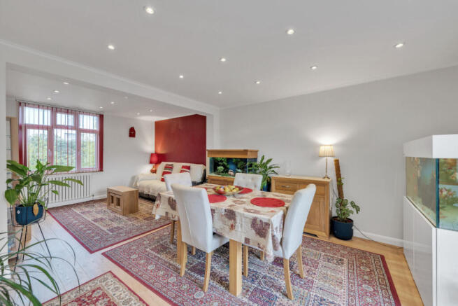 Homefield Road, Edgware, HA8 photo 4