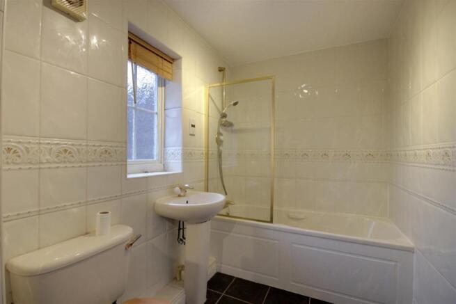 ENSUITE BATHROOM