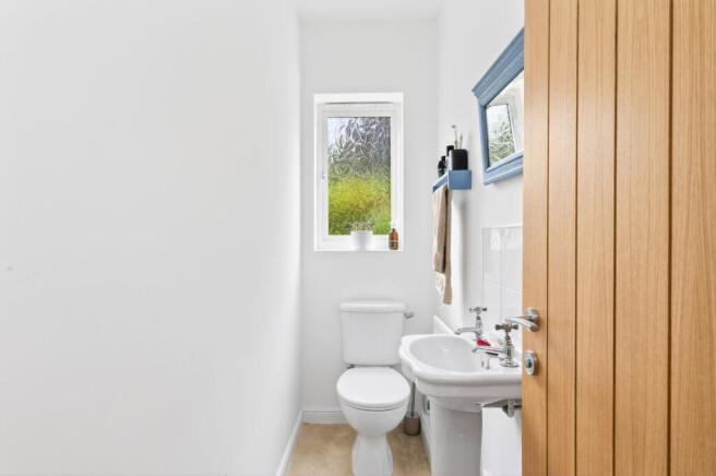 4 bed Detached for sale Image 11