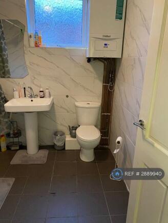 2 bed Terraced to rent Image 4