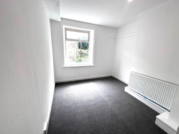 2 bed Semi-Detached to rent Image 4