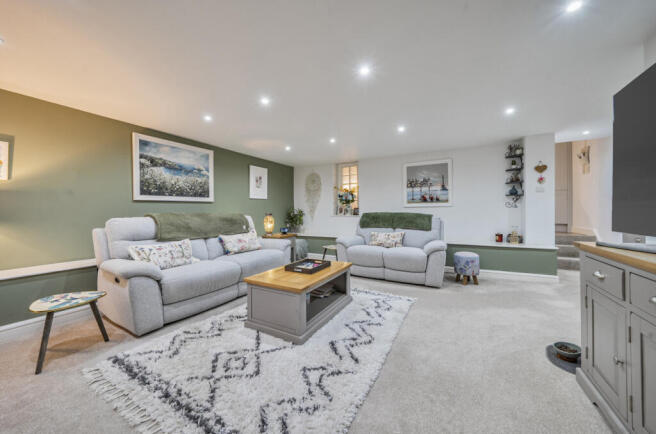 1408115-10-6984d0...