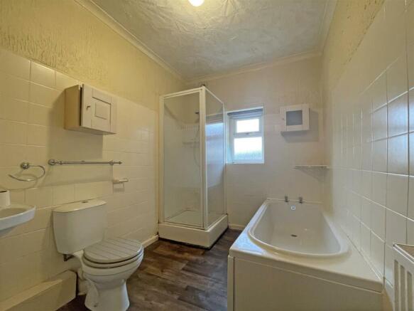 butt park road 33 Bathroom.jpg