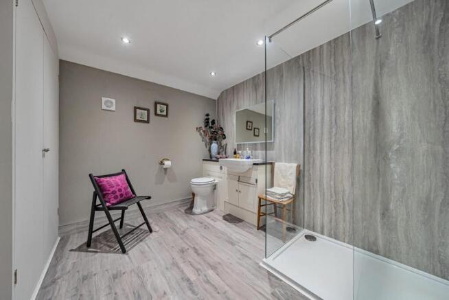Shower Room.jpg