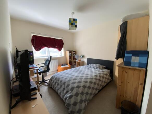 4 bed House to rent Image 8
