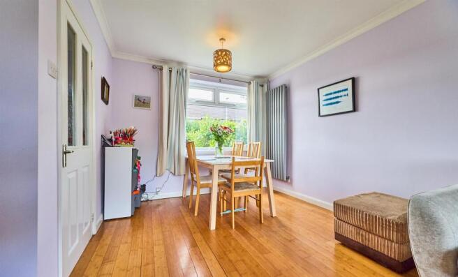 LOUNGE/DINING ROOM