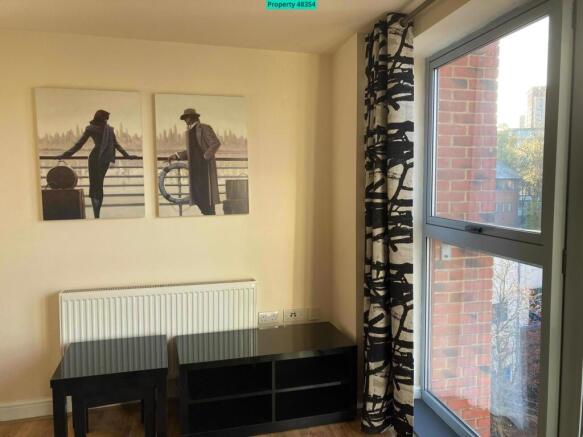 High gloss unit for TV