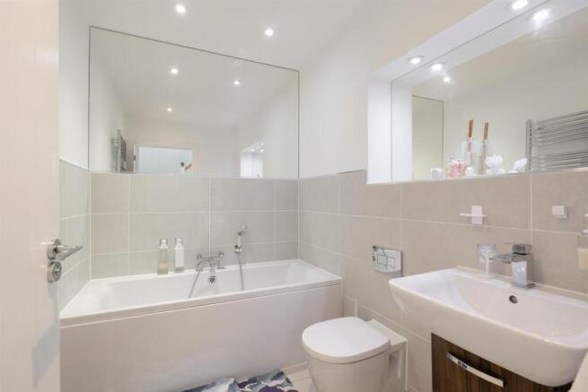 3 bed House for sale Image 11