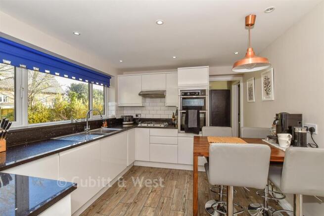 Kitchen/ Breakfast Room