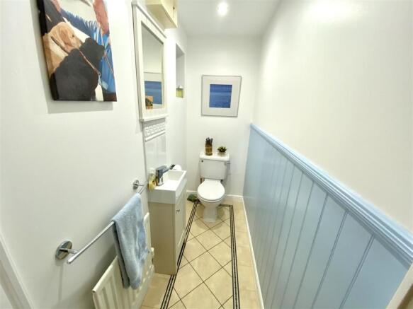 CLOAKROOM & WC