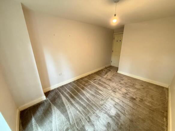 2 bed Apartment to rent Image 10