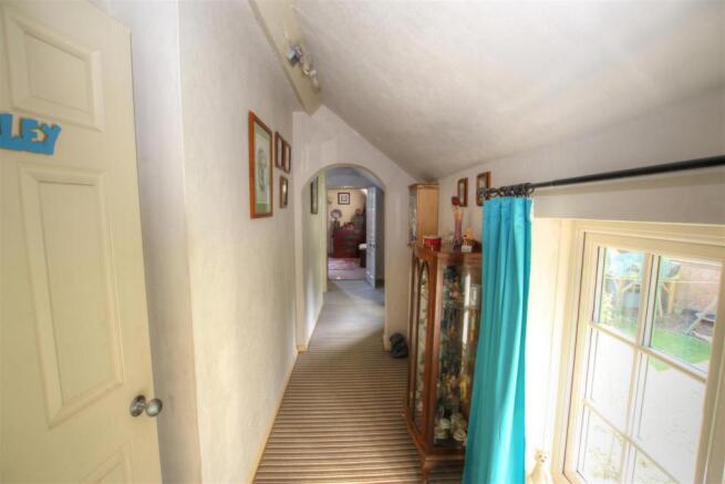 FIRST FLOOR LANDING