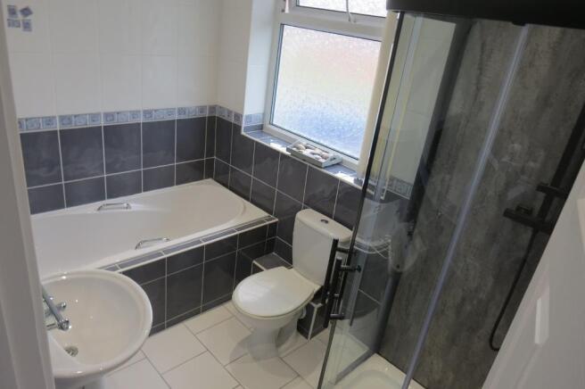 3 bed Semi-Detached to rent Image 6
