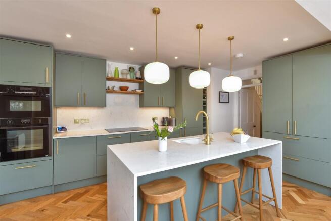 Kitchen/ Breakfast Area